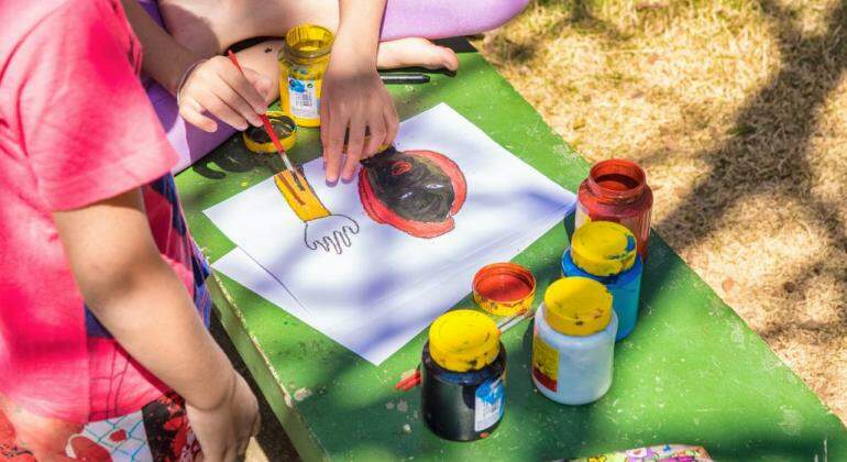 Mês da Criança: Centro Juvenil de Artes Plásticas abre vagas para oficina de  stop motion