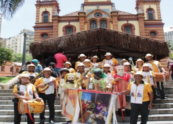 Cortejo: “Hoje é dia de folia!” - Grupo Folia de Santo Reis Paulo VI