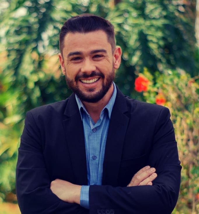 Sempre Um Papo recebe Cesar Campos