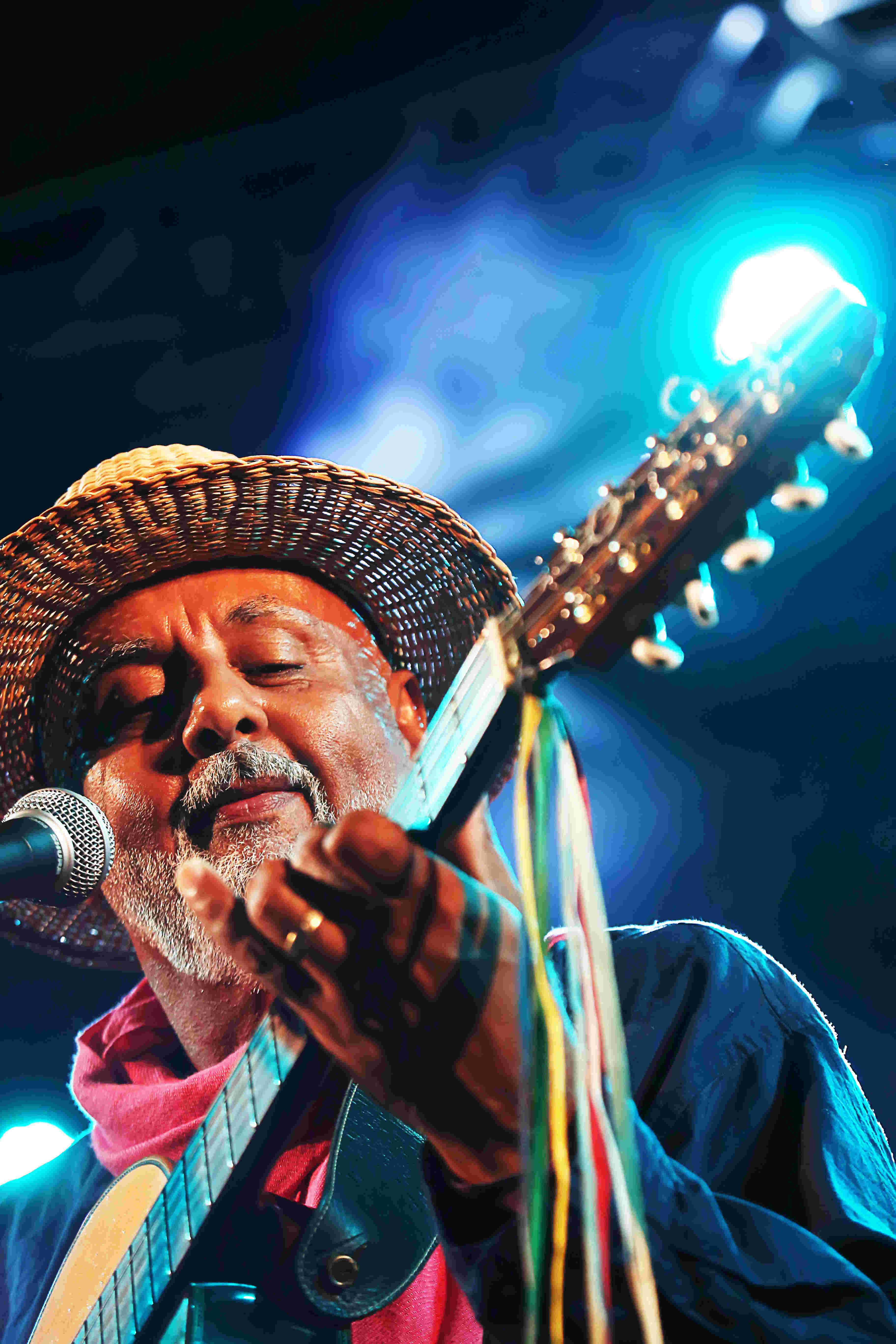 "SER(TÃO) INFINITO" com o Violeiro Mineiro Wilson Dias.