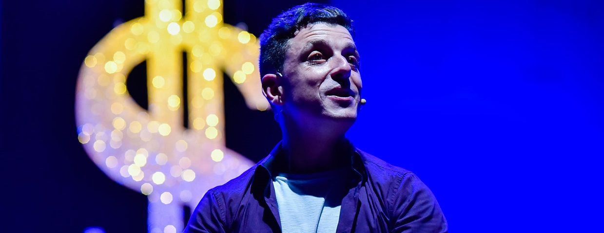 Espetáculo: "Como se livrar das dívidas em 12 hilárias prestações"