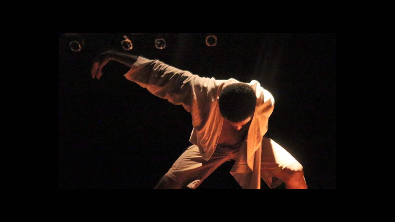  Espetáculo de Dança - \V3NTØ (Barravento):