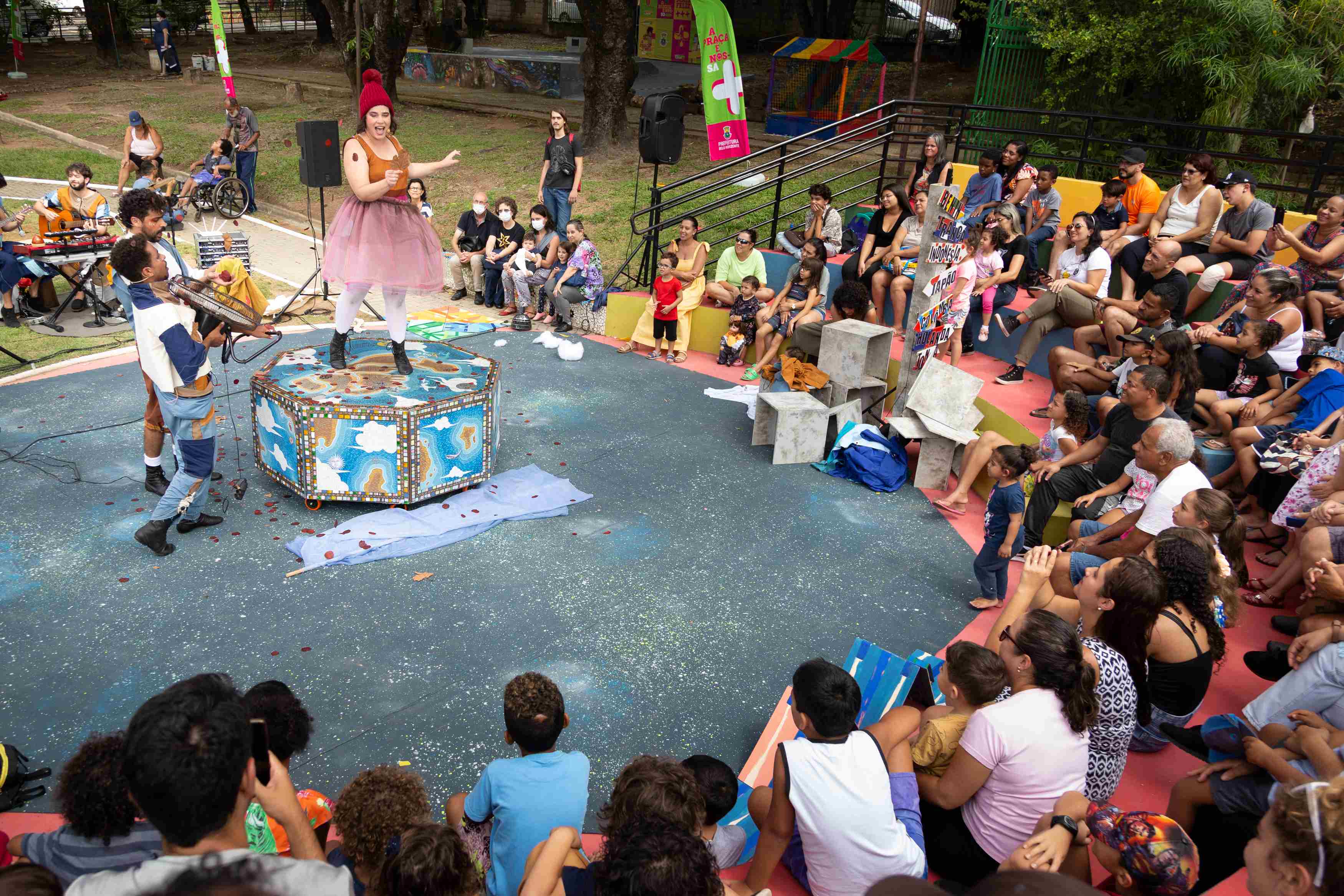 Espetáculo cênico musical: Mundos