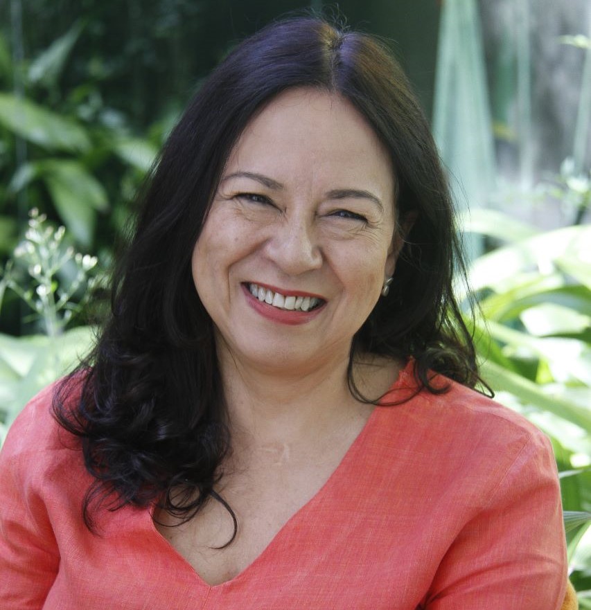 Sempre um Papo recebe Maria Esther Maciel 