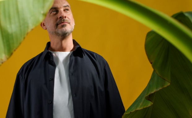 Show: Lucas Santtana