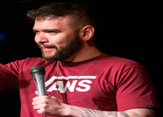 reprodução oficial Comédia Stand up : Tiago Santineli "O Pai da Mentira"