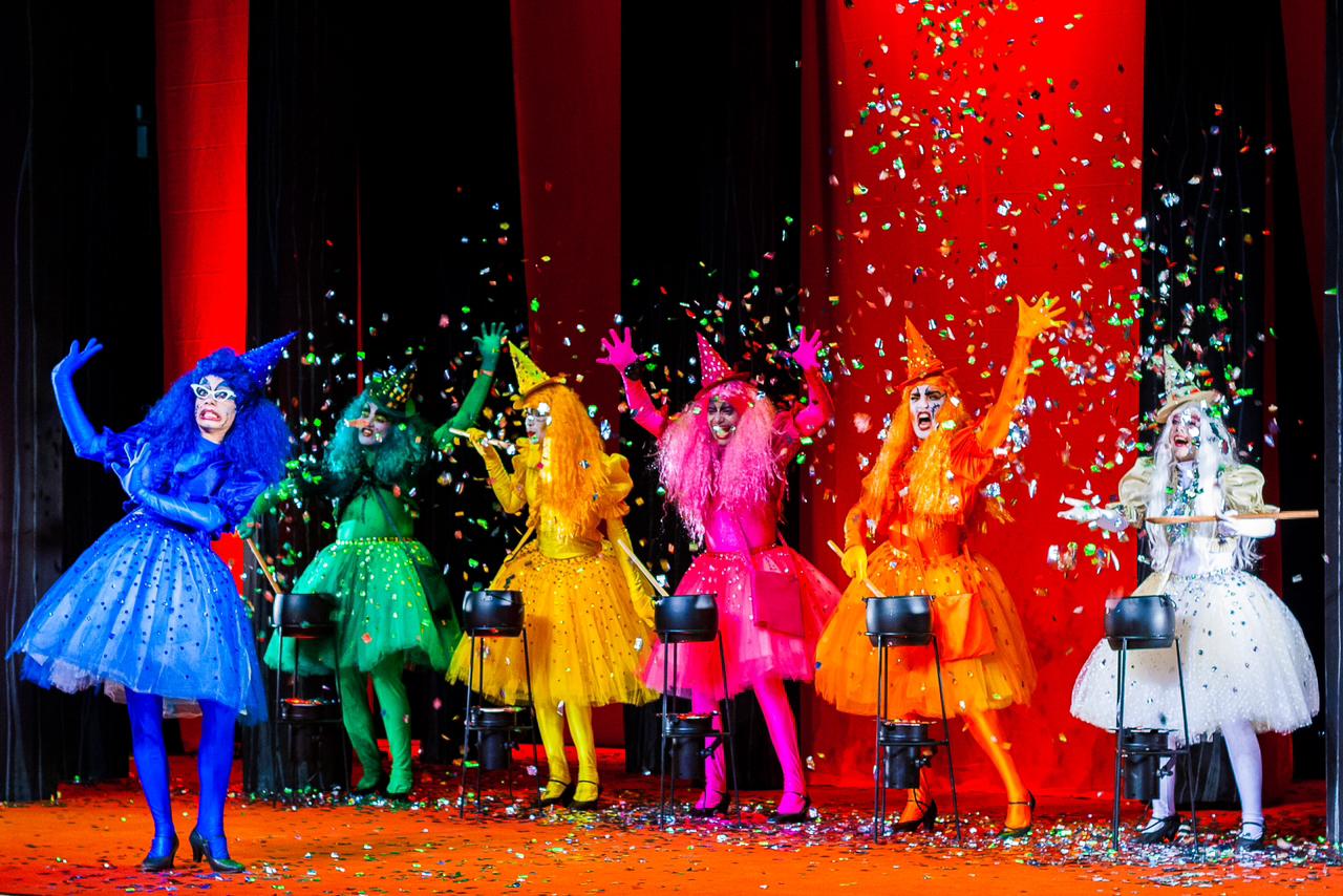 Diversão em cena : A Bruxinha que era boa 