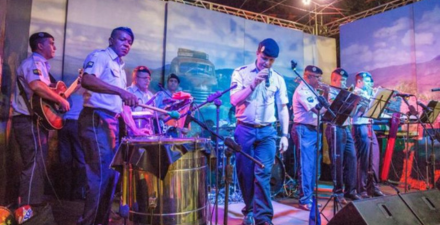 Foto da Banda de Música da Guarda Civil Municipal de Belo Horizonte tocando.