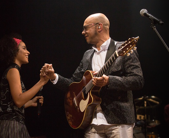 Show: "Estrela" Laura Catarina canta Vander Lee 