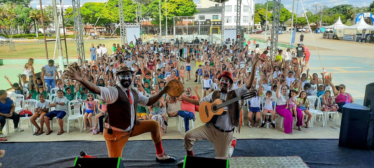Daqui pra Gerais com Zé Viola e Cavaquinho - Grupo Caras Pintadas".