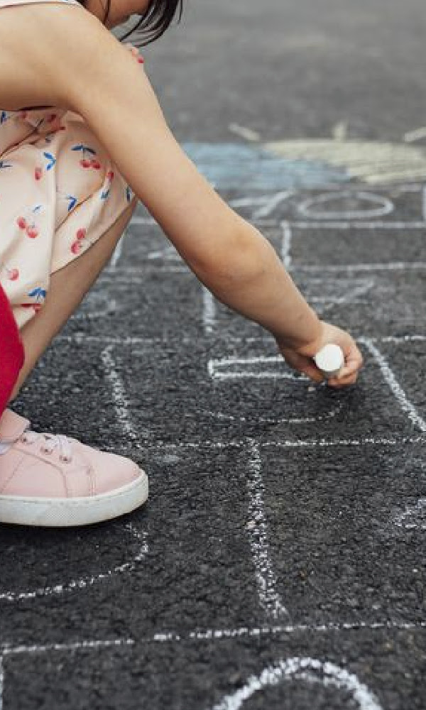 Ateliê Aberto - Oficina : Brincadeiras de Quintal – circuito de jogos 