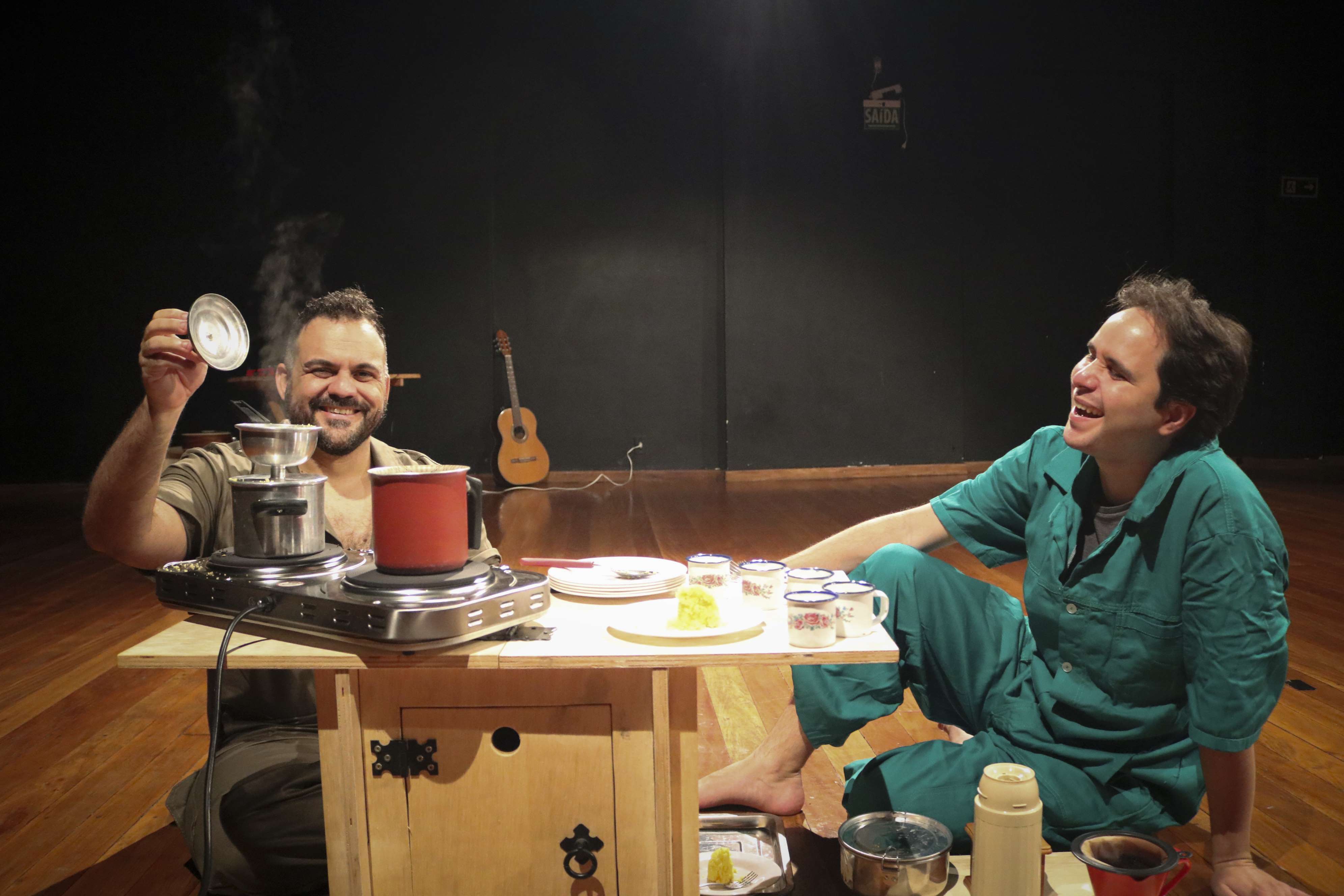  Espetáculo: “Estrangeiro de Mim”