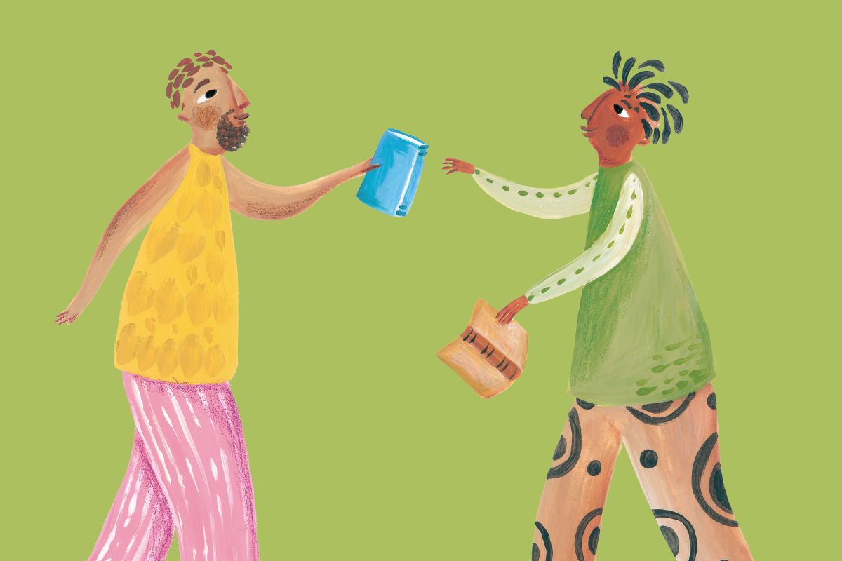 Acervo pessoal Dois homens trocando livros.