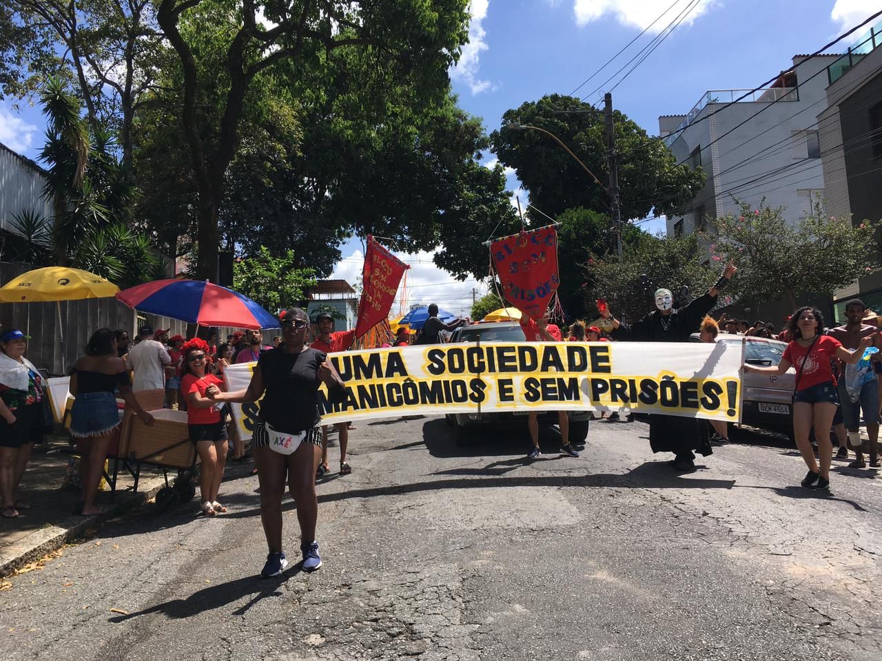 Cortejo: Bloco Sem Manicômios e Sem Prisões