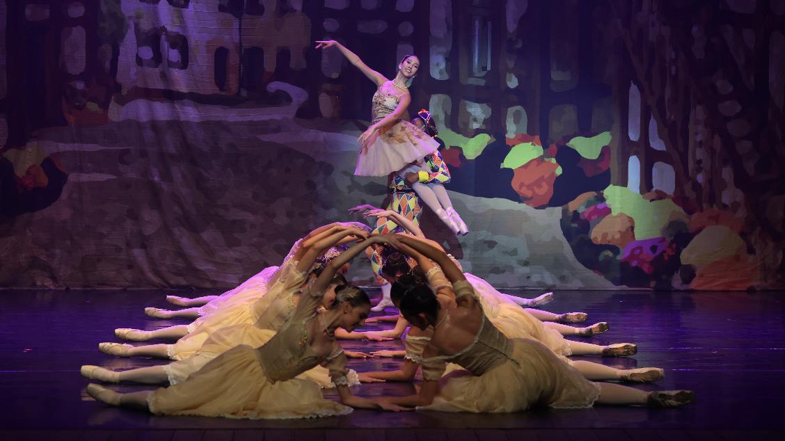 Espetácilos: Harlequinade e Orawa