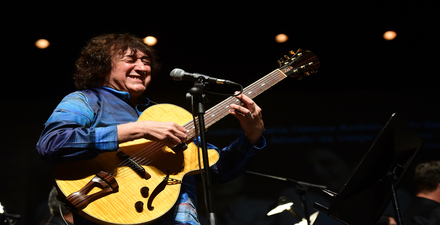 reprodução oficial Show: Toninho Horta & Convidados - 45 Anos do Álbum "Terra dos Pássaros"
