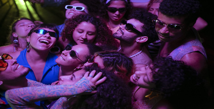 Espetáculo: “Desesperados (o jogo) ou um número poético em meio à multidão”