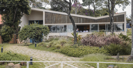 Brota no Jardim: Oficina de impressão e pigmentação com planta