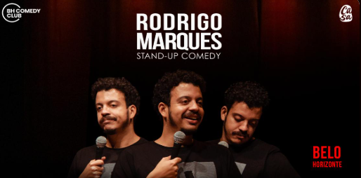 Imagem com três homens e microfone na mão