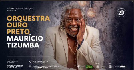 Imagem do cantor maurício Tizumba vestindo um blazer off-white,e com um terço no pescoço