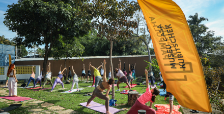 Aula de Yoga - Hatha Flow, com Estúdio C Jardin Bem Estar - Bem-Estar nos Museus da Pampulha 
