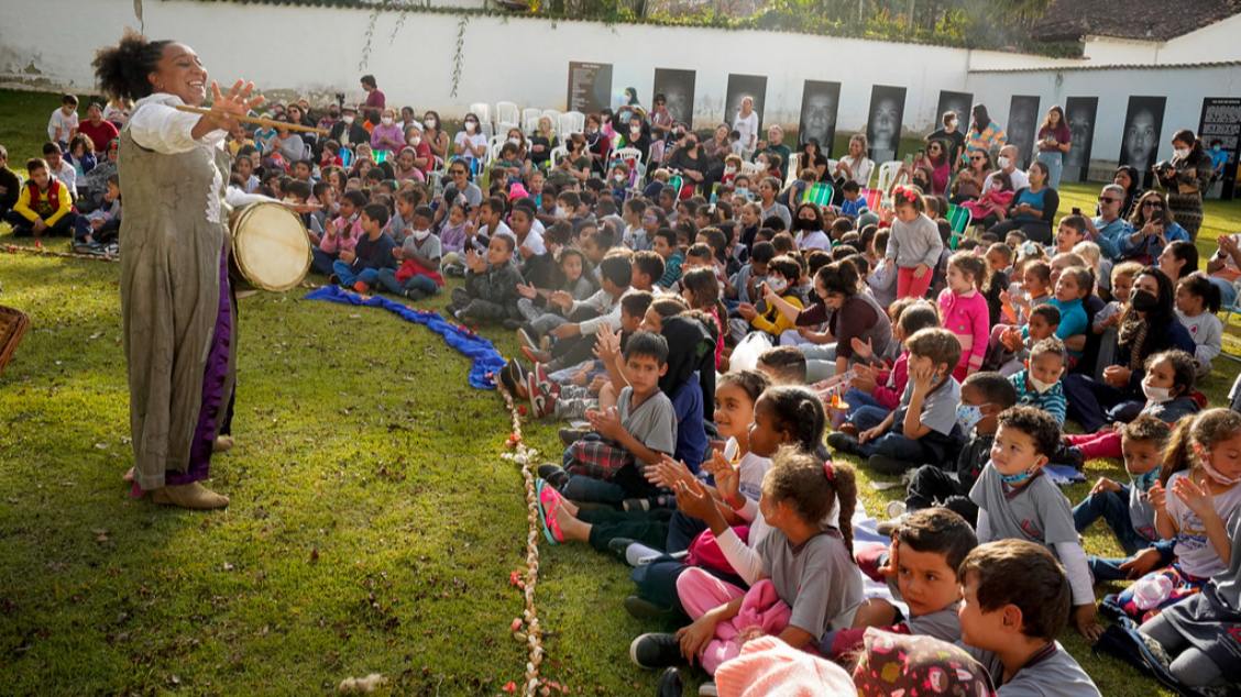 A Fada, a Flor e a Princesa - Diversão em Cena