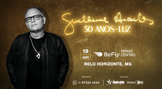 Imagem de fundo e letras douradas, com um homem na lateral em preto e branco