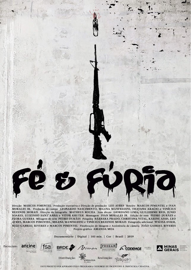 Capa do Filme "Fé e Fúria". Figura ilustrativa de uma vela na parte superior da capa, seguida de figura ilustrativa de uma metralhadora abaixo da vela. Título "Fé e Fúria" e descrição da equipe técnica escritos na parte inferior.