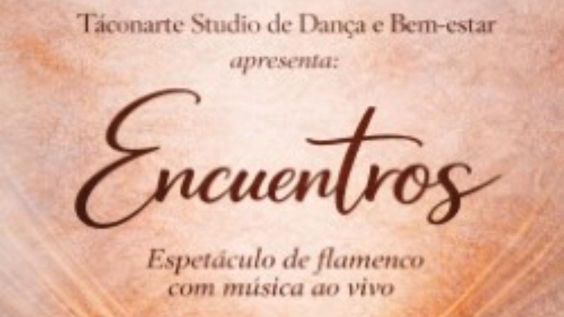 Cartaz do espetáculo. O fundo tem textura em tons quentes e o título aparece em destaque em fonte cursiva. Acima, lê-se “Tácomarte Studio de Dança e Bem-estar apresenta”, e abaixo a descrição “Espetáculo de flamenco com música ao vivo”.