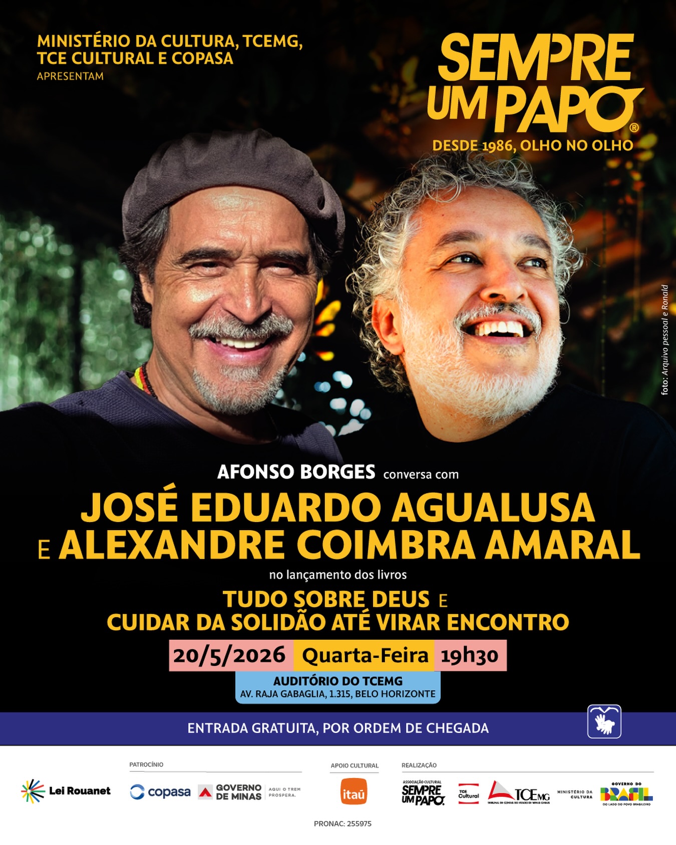 Foto de divulgação do "Sempre um papo", contendo foto do participante José Eduardo Agualusa junto com Alexandre Coimbra do Amaral