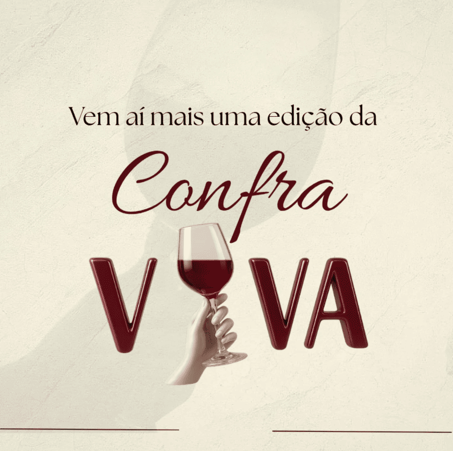 Card promocional em tom creme com o texto "Vem aí mais uma edição da Confra VIVA". O nome do evento destaca-se com "Confra" em letras cursivas e "VIVA" em letras grandes e tridimensionais na cor vinho, onde a letra "I" é criativamente substituída pela imagem de uma mão segurando uma taça de vinho tinto.
