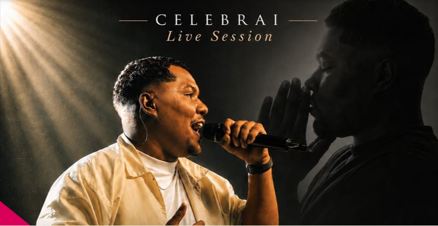 A imagem horizontal exibe um homem negro cantando com entusiasmo sob um feixe de luz dourada que vem do canto superior esquerdo. Ele está de perfil, segura um microfone e veste uma camisa clara. À direita, em meio ao fundo escuro, aparece uma silhueta do mesmo homem em uma pose de oração ou reflexão. No topo central, lê-se o texto em letras douradas: "C E L E B R A I - Live Session".