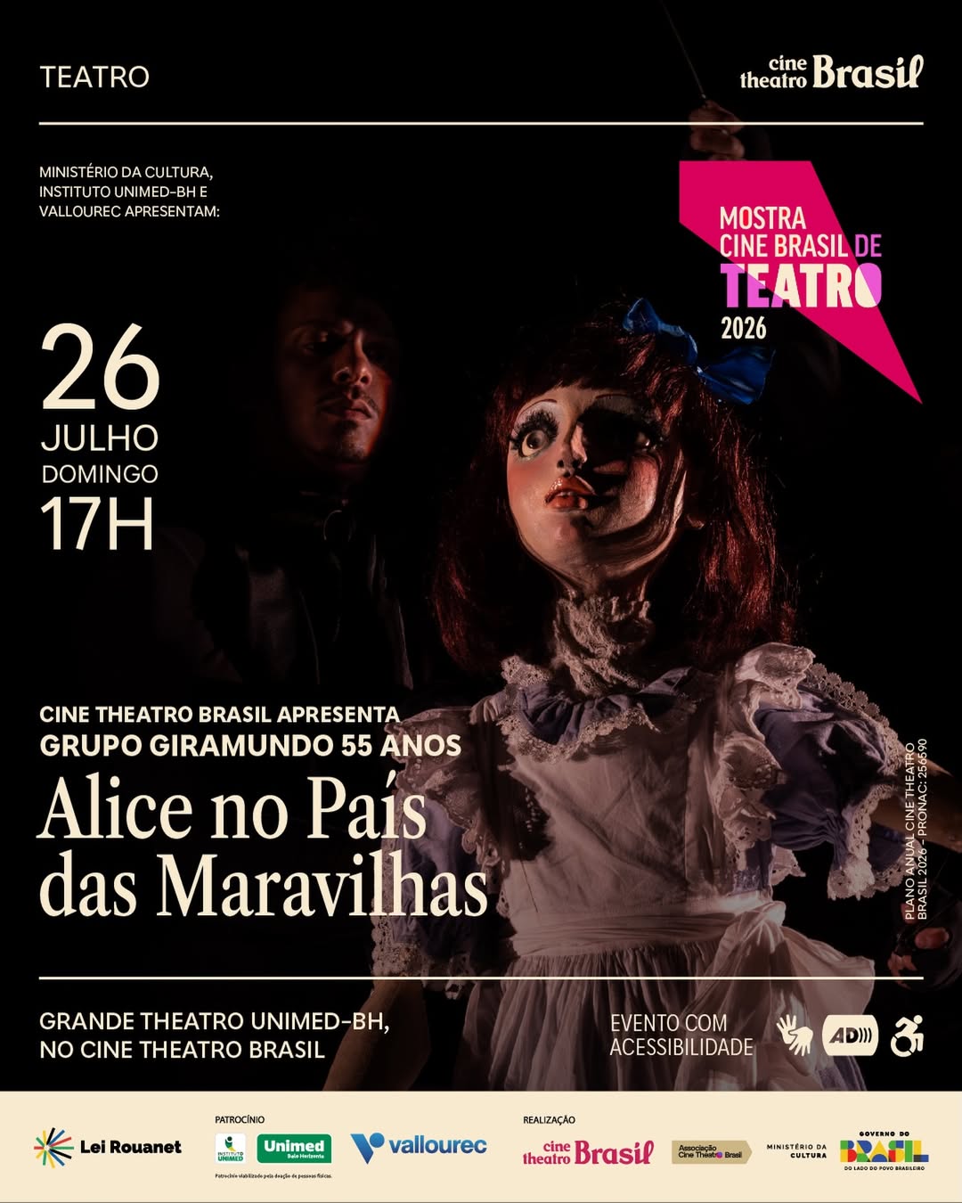 Cartaz com fundo escuro destacando a boneca Alice, do Grupo Giramundo, e um homem na penumbra. O texto anuncia o espetáculo "Alice no País das Maravilhas" no dia 26 de julho, domingo, às 17h, no Cine Theatro Brasil, em Belo Horizonte.