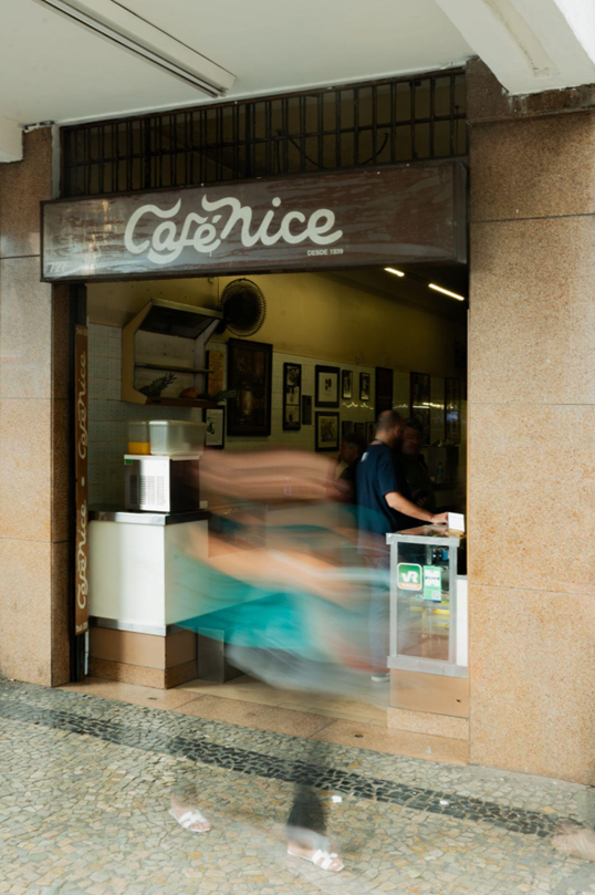 MANHÃ: Café Nice