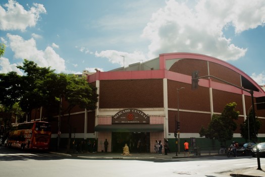TARDE: Visita e almoço no Mercado Central