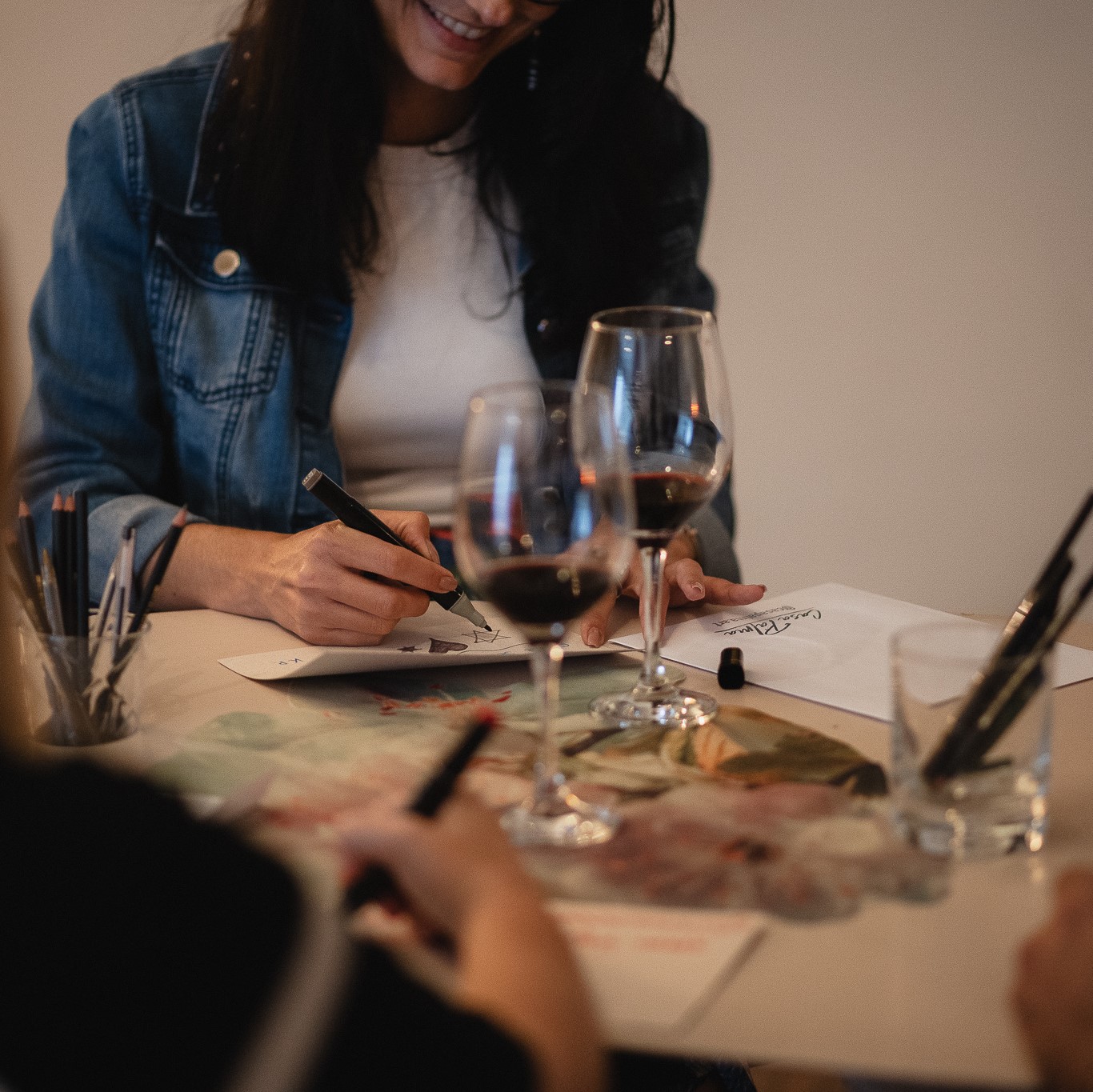 Experiência Imersiva de Arte e Vinho