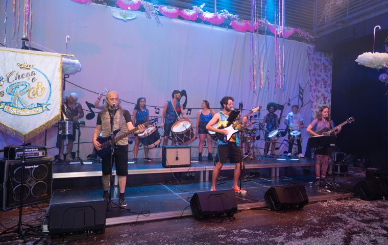 Bloco “Chega o Rei” faz show no Circuito Municipal de Cultura