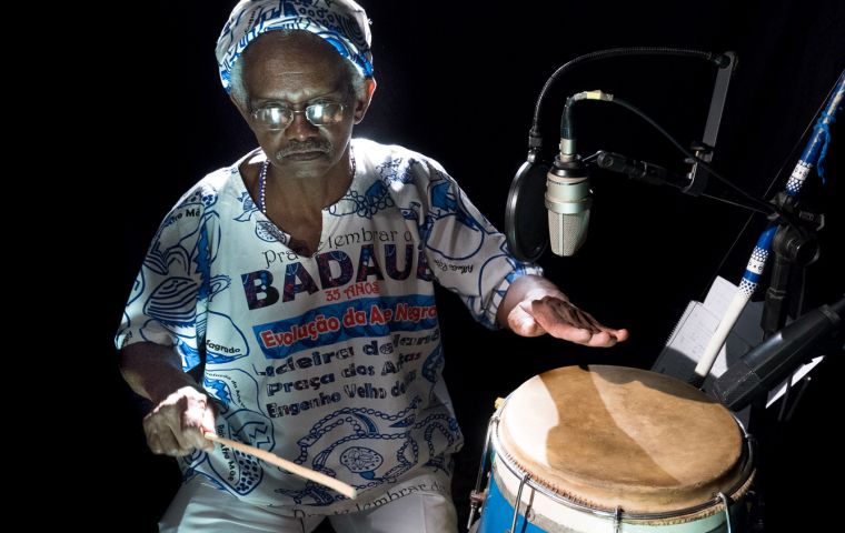 Documentário “Môa - Raiz Afro Mãe” tem exibição gratuita no Cine Santa Tereza