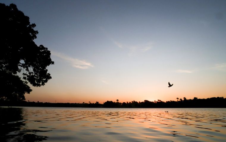 Catamarã navegação na Lagoa da Pampulha
