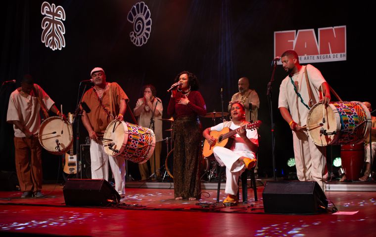 FOTO DO SHOW DE TEREZA CRISTINA