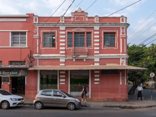Mesmo após o falecimento dos fundadores, a família Rocha também preserva a tradição e a essência do Bolão. O bar ainda atrai clientes fiéis, muitos dos quais frequentam o local desde a década de 60 e continuam a degustar o clássico macarrão do Bolão, os pastéis, o rochedão, o pão molhado e, claro, aquela cerveja gelada. Atualmente, o Bar do Bolão é uma rede com várias unidades, cada uma gerida por membros da família, mantendo viva sua história e continuando a escrevê-la a cada nova visita. Para conhecer on