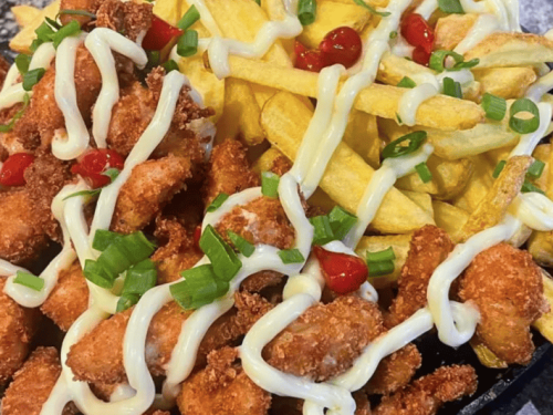 Imagem de porção de batata frita e frango frito