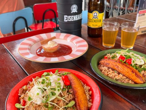 foto de 3 pratos disponiveis no Resturante Sobrado 