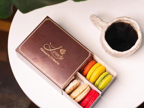 Petit macaron Laroche Pâtisserie Crêperie