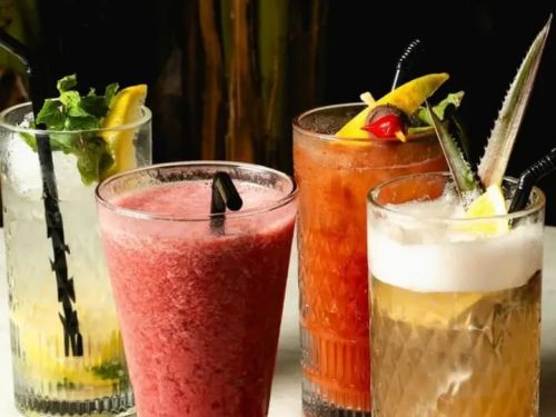 Foto de 4 drinks feitos no Quinral do Durval 