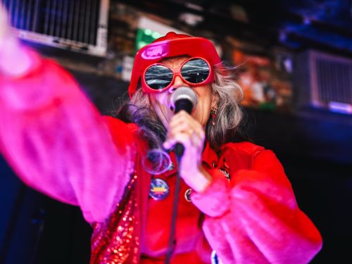 cantora no bar
