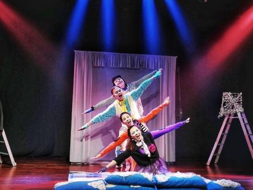 Espetáculo "Sobrevoar" Cia. do Abração - Diversão em Cena Online