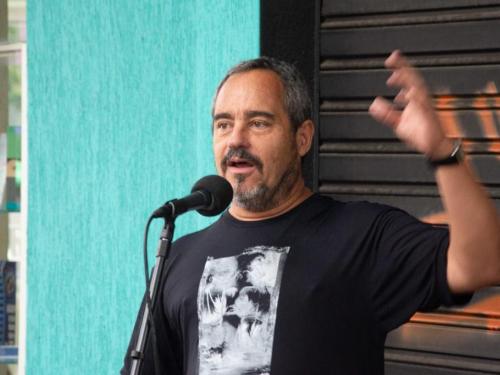 Sempre Um Papo recebe Kiko Ferreira 