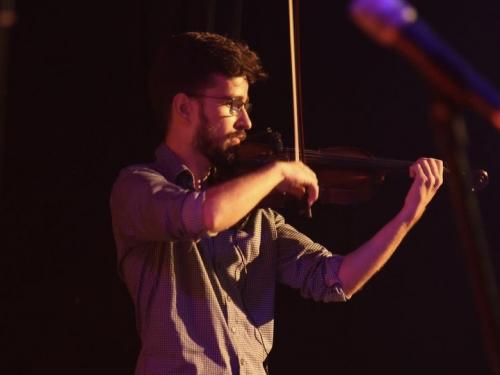 Imagem com violinista 