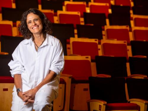 Sempre Um Papo recebe Zélia Duncan